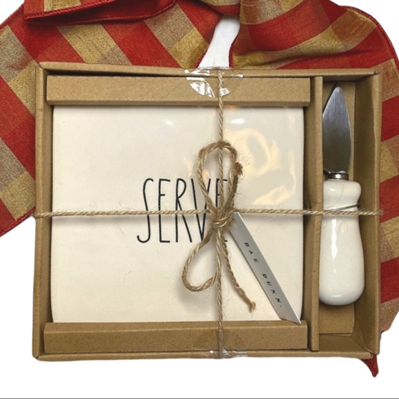Rae Dunn SERVE HOLIDAY HOSTESS Cheese Plate & Knife Boxed Set CREAM & BLACK ]NWB - Picture 2 of 5